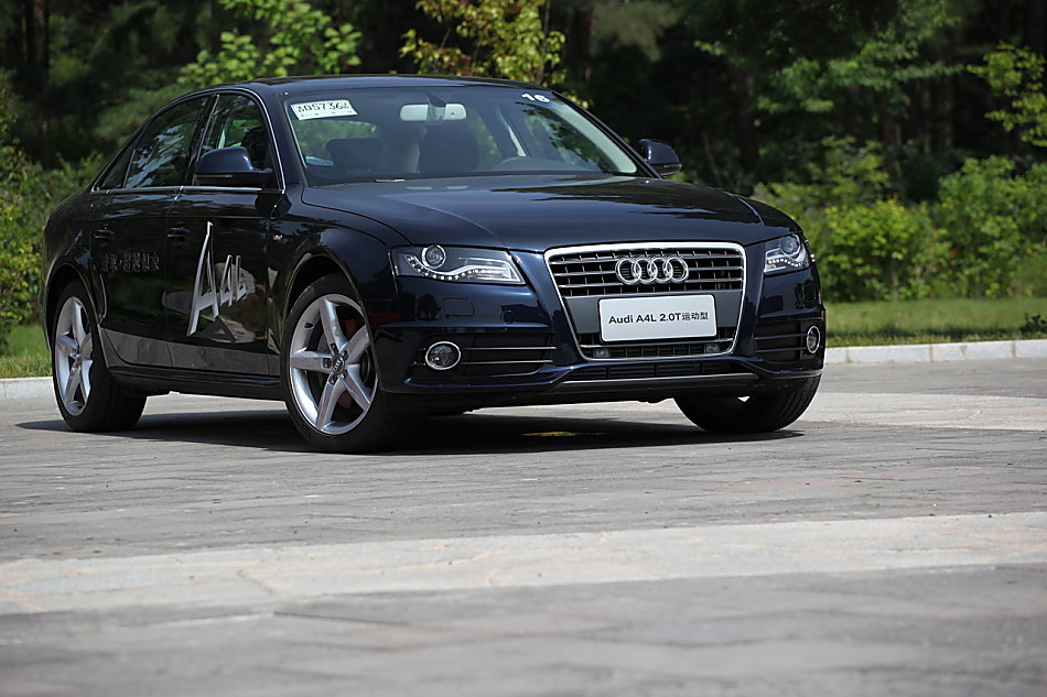 A4L 2.0T运动版外观图片