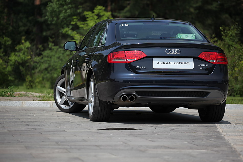 A4L 2.0T运动版外观图片