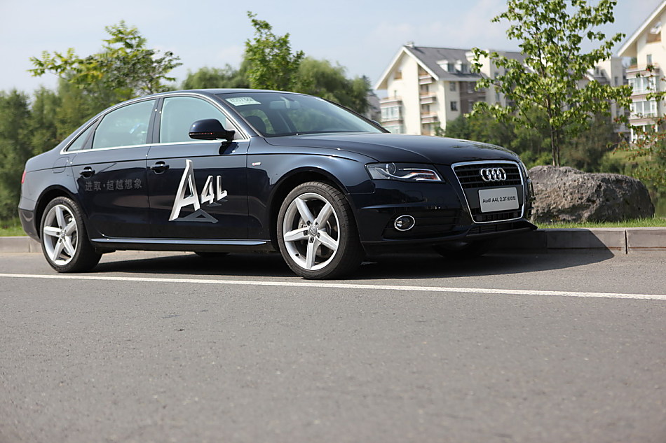 A4L 2.0T运动版外观图片