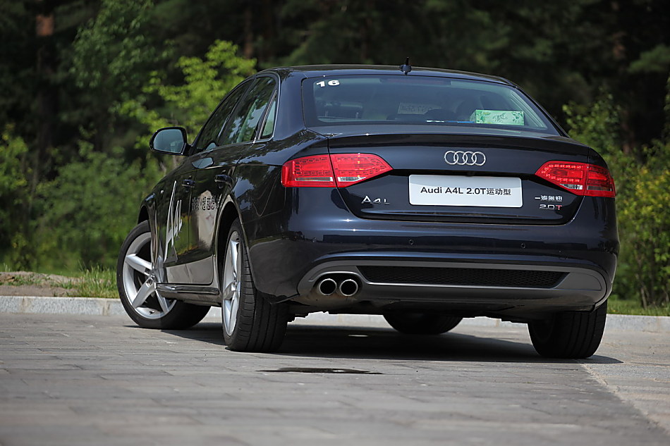 A4L 2.0T运动版外观图片