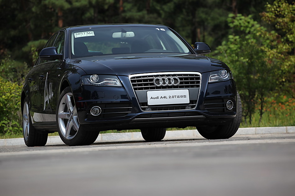 A4L 2.0T运动版外观图片