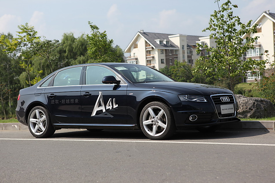 A4L 2.0T运动版外观图片