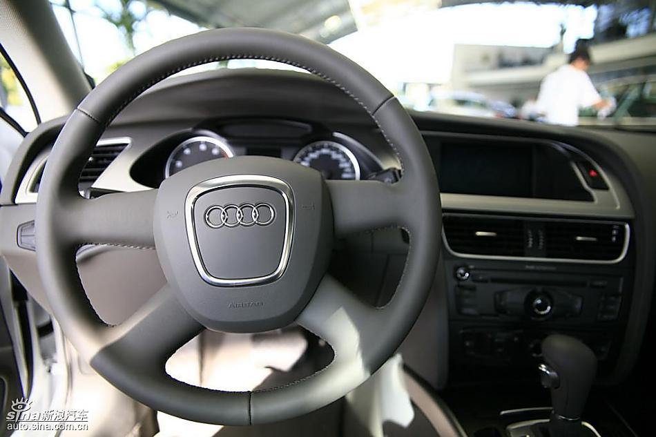 奥迪全新A4L到店实拍-内饰
