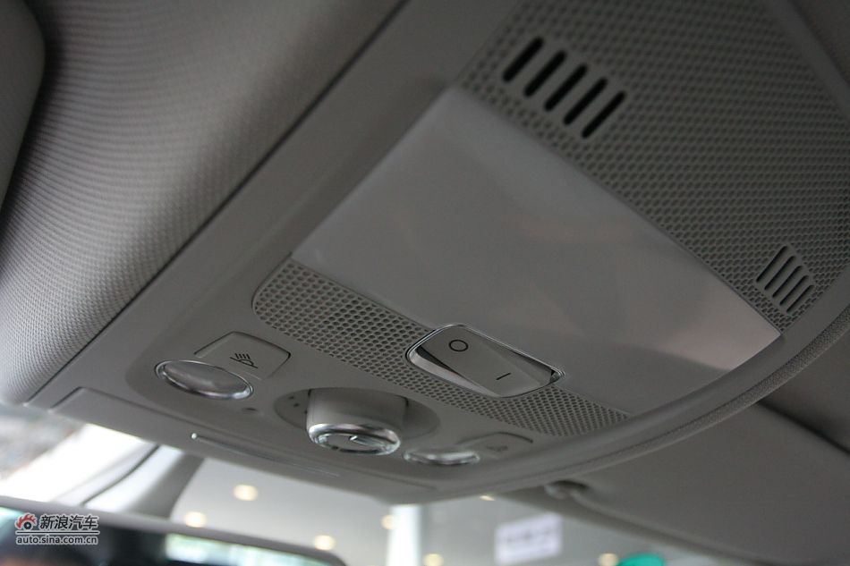奥迪A4L内饰