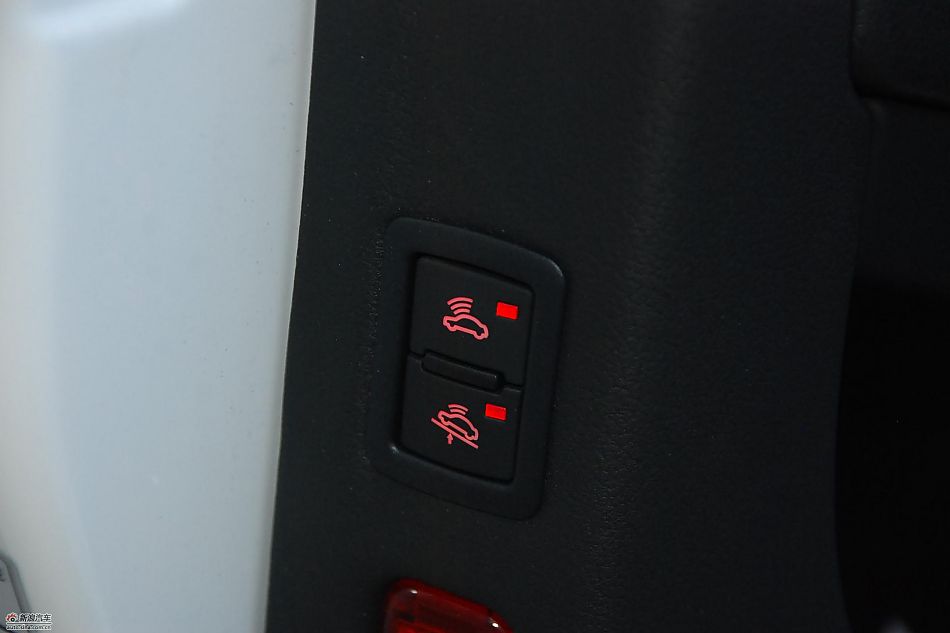 新浪试驾奥迪A4L 1.8T 内饰