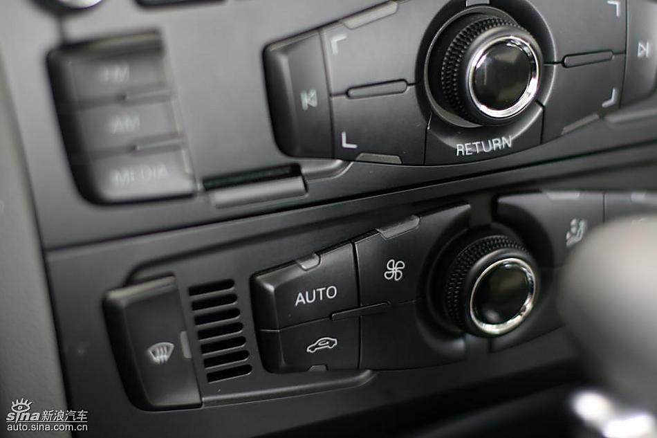 奥迪全新A4L到店实拍-内饰