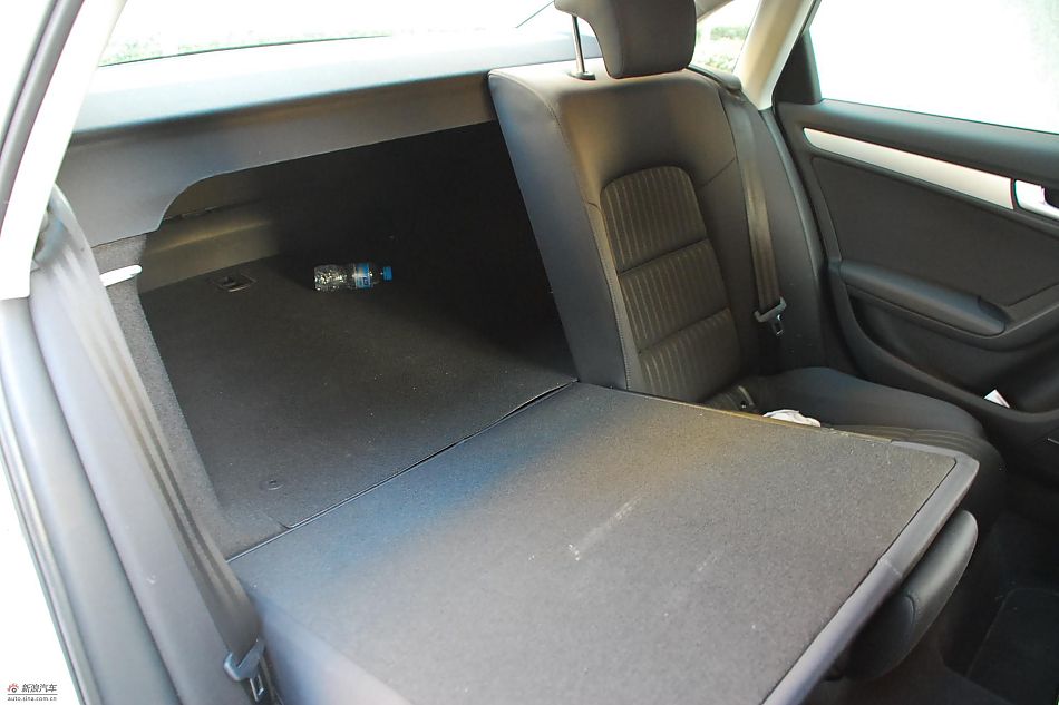 新浪试驾奥迪A4L 1.8T 内饰