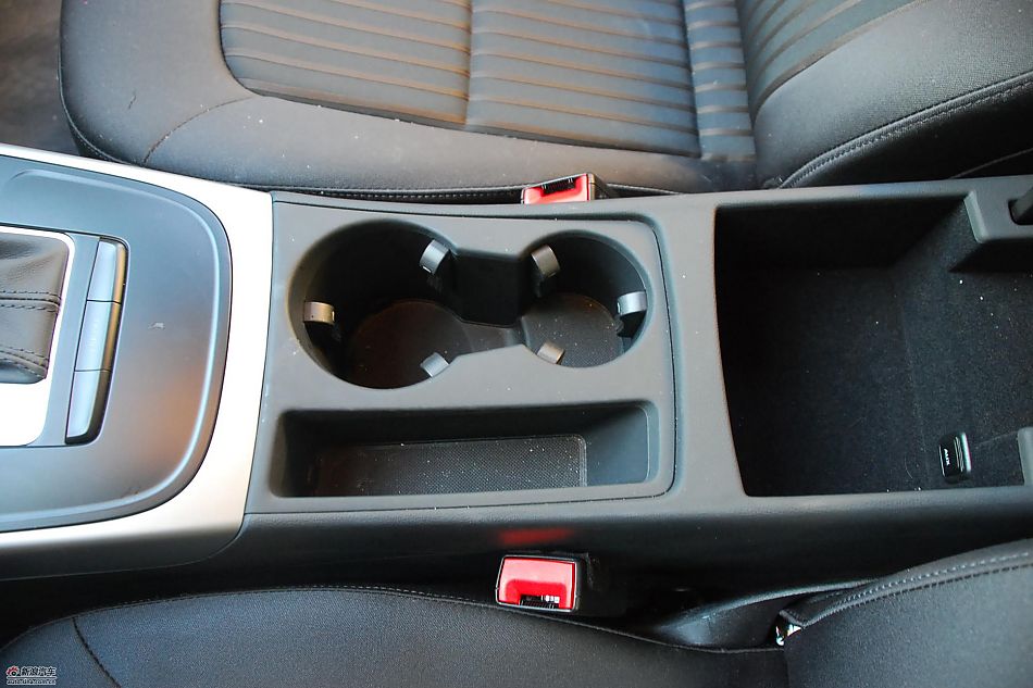 新浪试驾奥迪A4L 1.8T 内饰