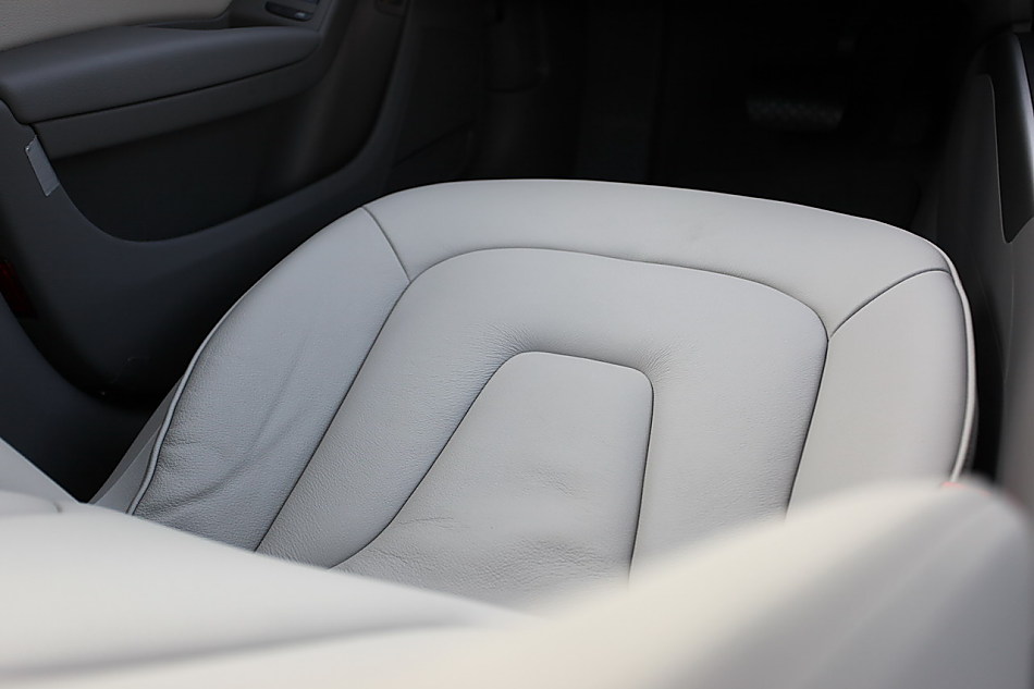 2010款A4L 1.8T舒适版内饰图片