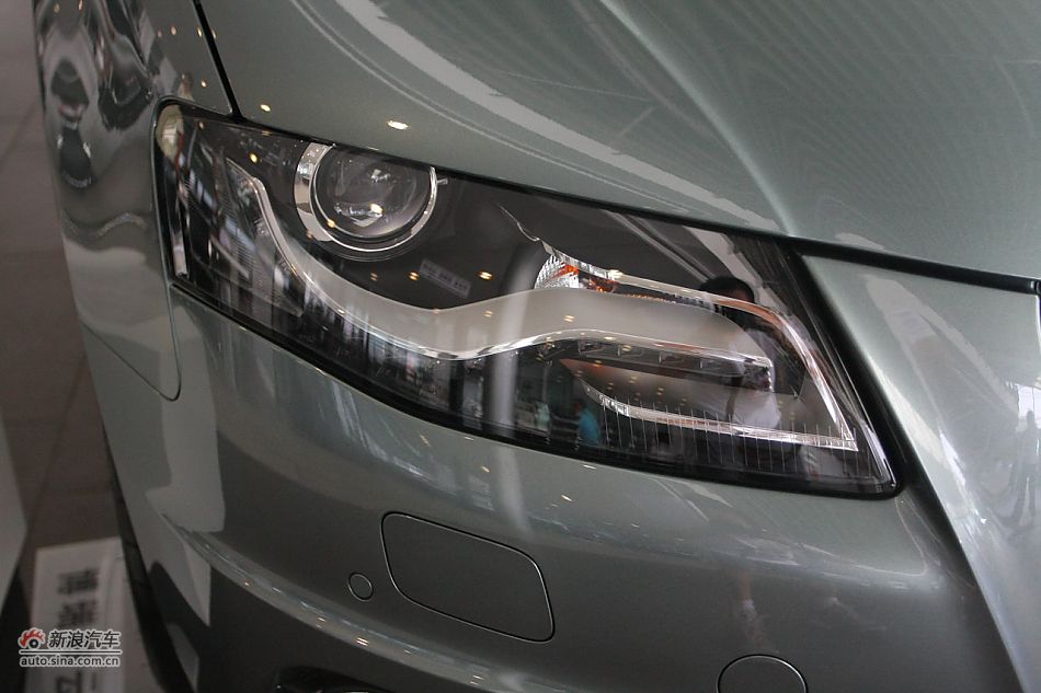 奥迪A4L 2.0TSI运动版