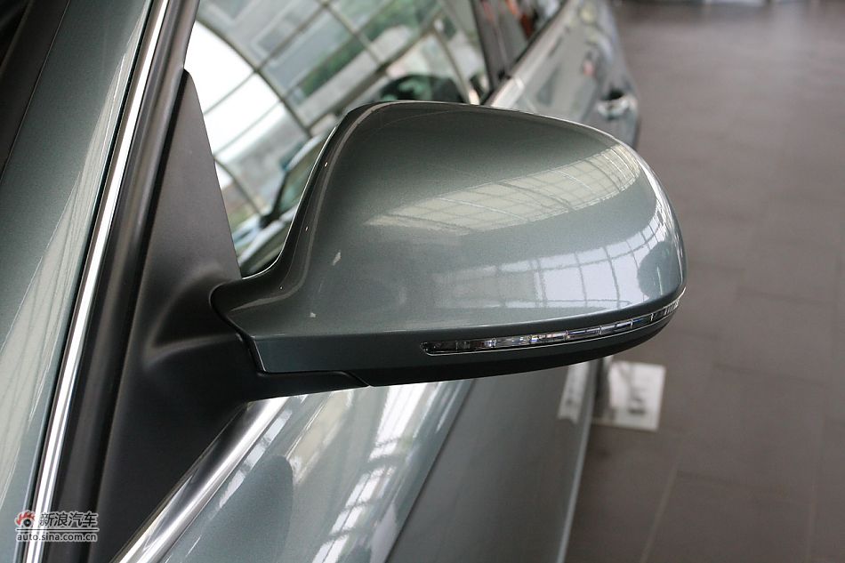 奥迪A4L 2.0TSI运动版