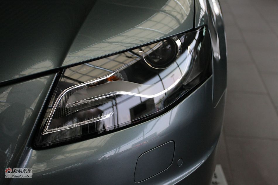 奥迪A4L 2.0TSI运动版