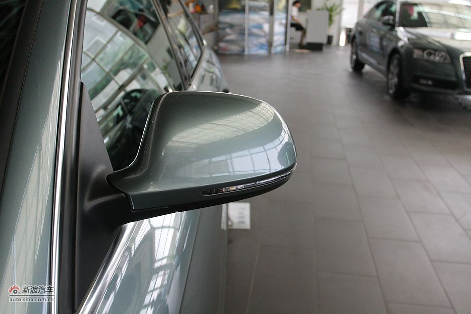 奥迪A4L 2.0TSI运动版