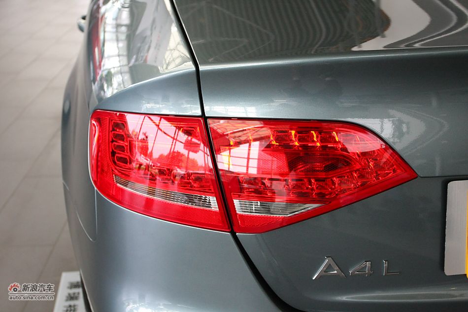 奥迪A4L 2.0TSI运动版