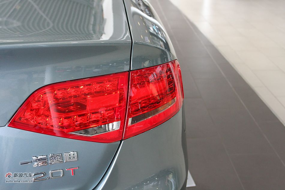 奥迪A4L 2.0TSI运动版