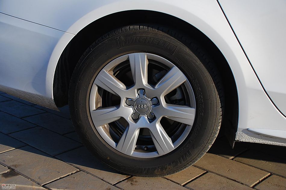 新浪试驾奥迪A4L 1.8T 外观