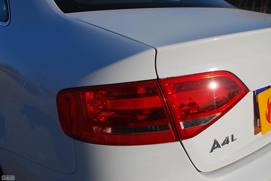 新浪试驾奥迪A4L 1.8T 外观