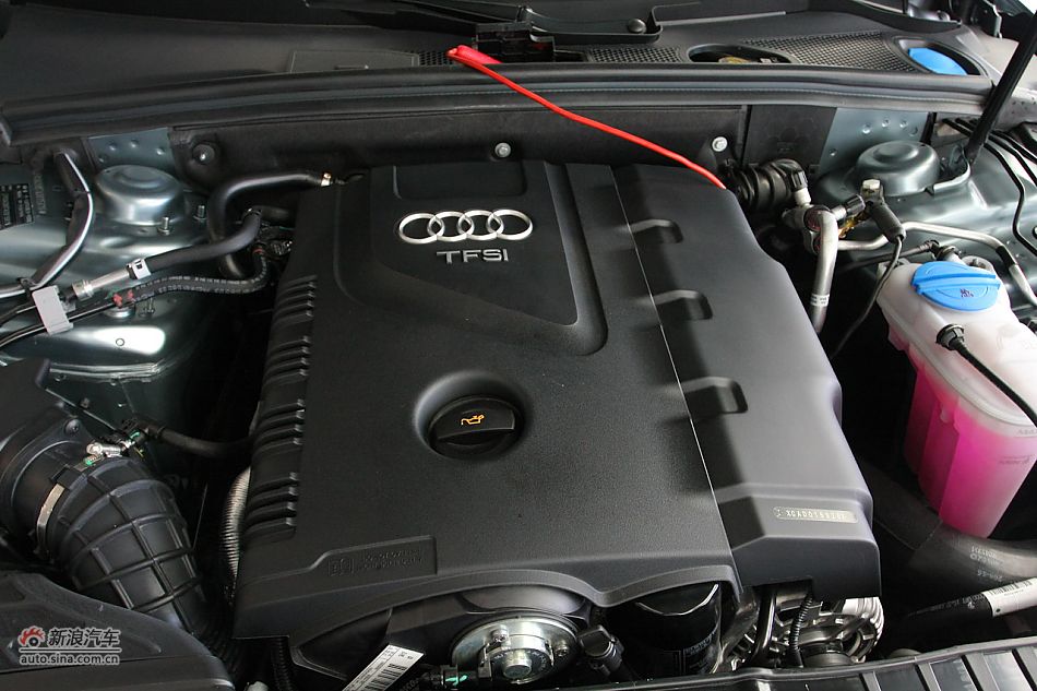 奥迪A4L发动机舱及悬挂