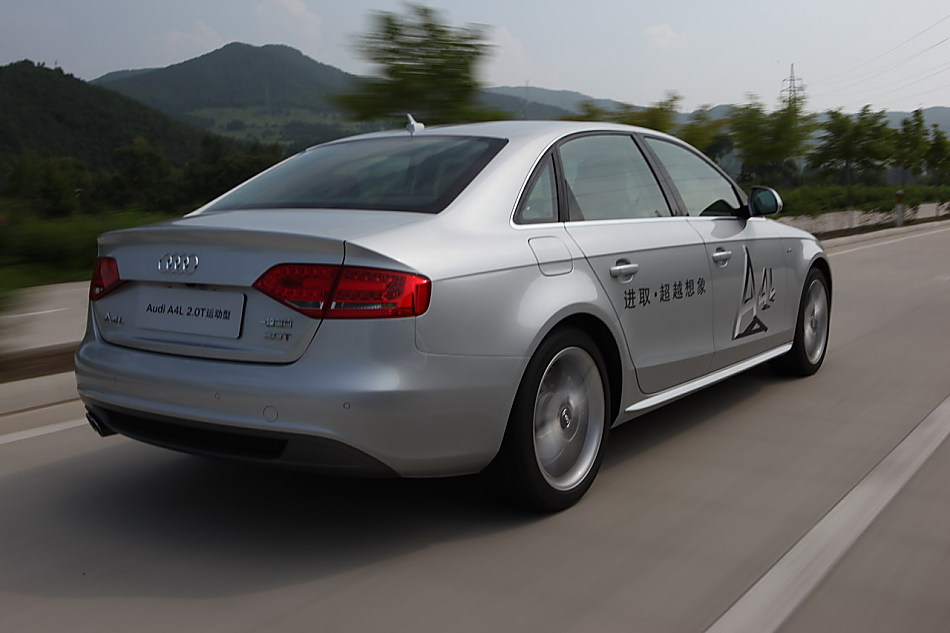 A4L 2.0T运动版外观图片