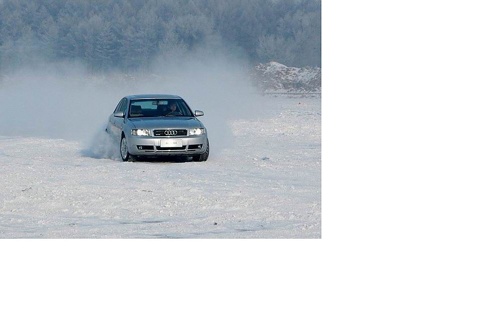 奥迪A4冰上飞驰