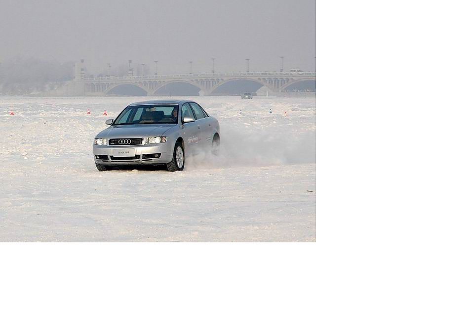奥迪A4冰上飞驰