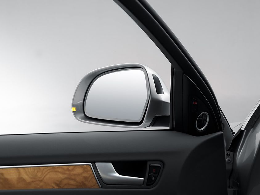 09款全新奥迪A4L内饰资料图