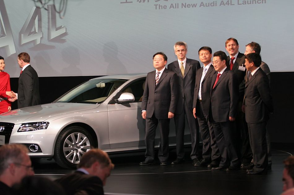 全新奥迪A4L发布现场嘉宾合影