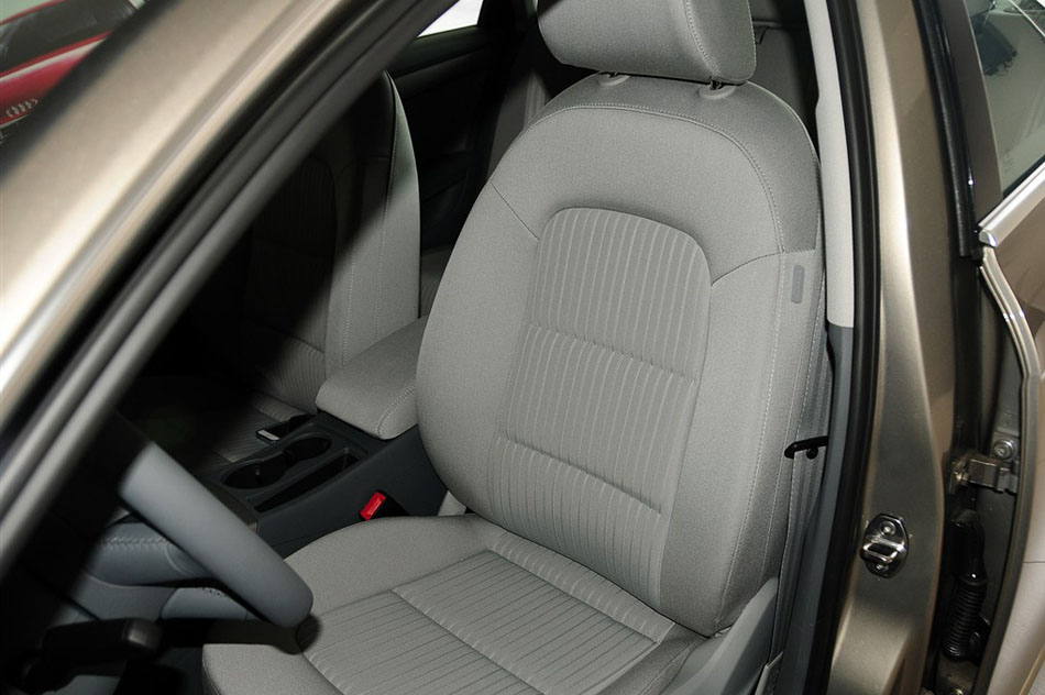 2015款 30 TFSI 自动舒适型 座椅空间