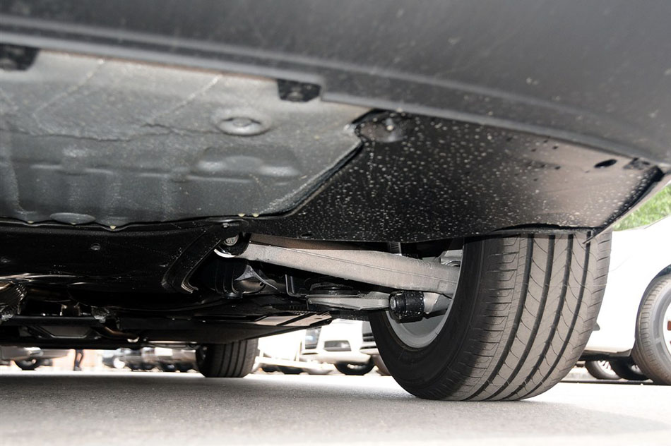 2015款 30 TFSI 自动舒适型 引擎底盘