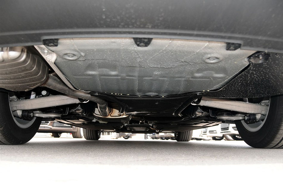 2015款 30 TFSI 自动舒适型 引擎底盘