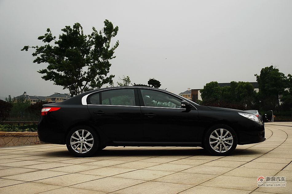 雷诺纬度外观实拍