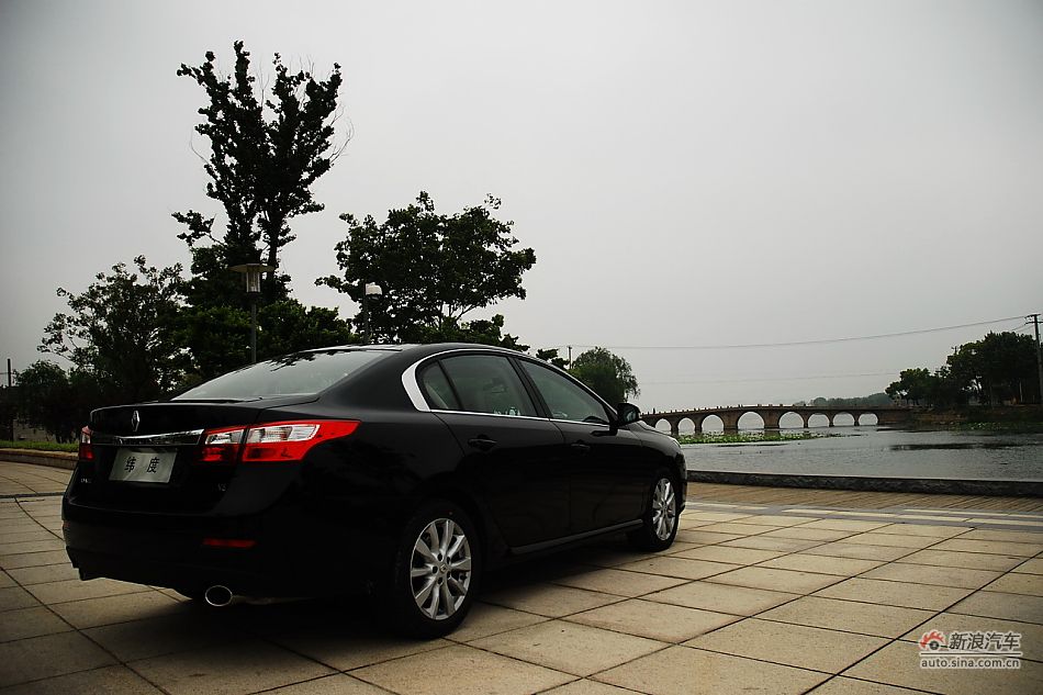 雷诺纬度外观实拍