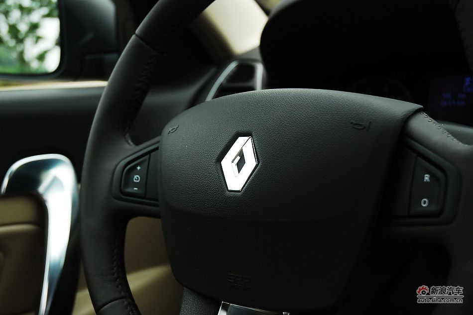 雷诺纬度内饰功能实拍