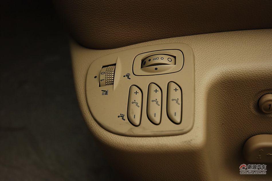 雷诺纬度内饰功能实拍