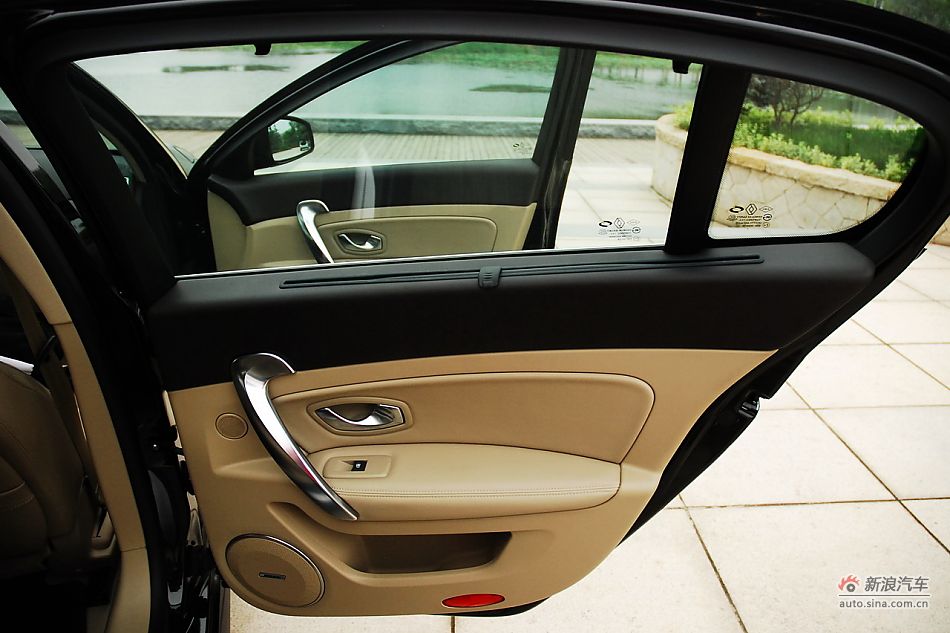 雷诺纬度内饰功能实拍