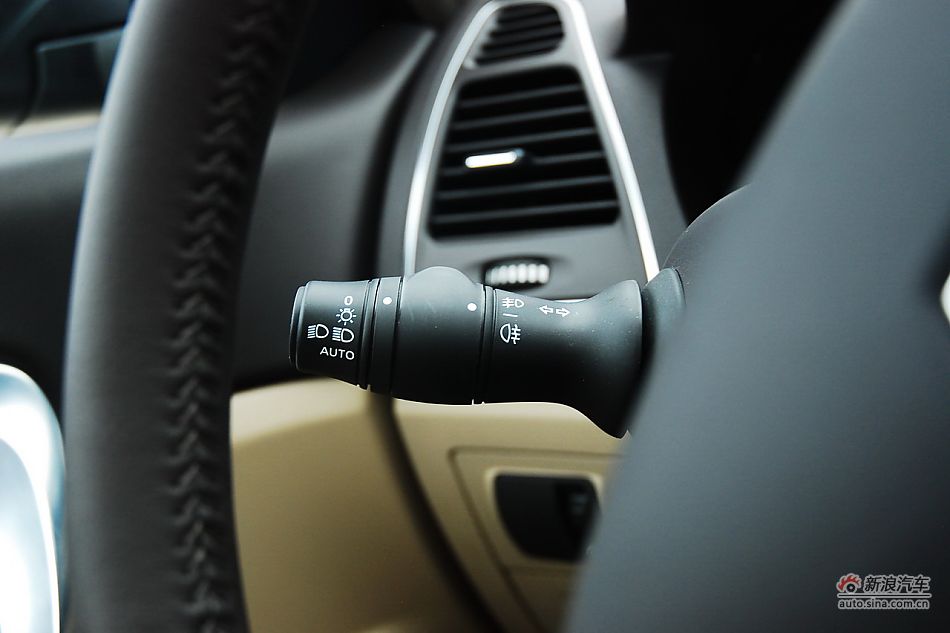 雷诺纬度内饰功能实拍