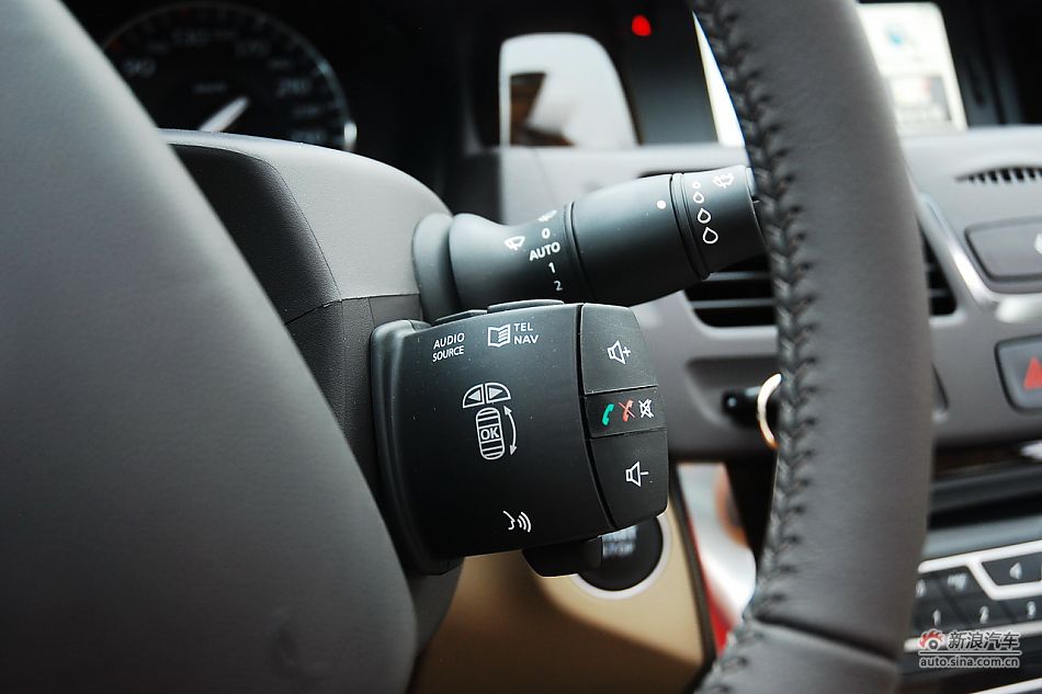 雷诺纬度内饰功能实拍