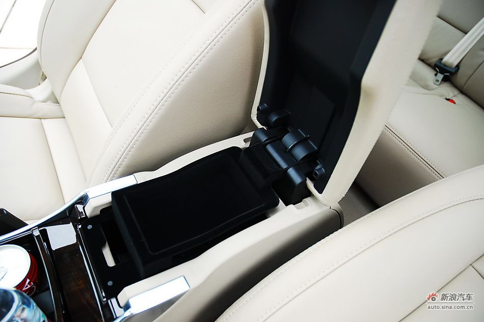 雷诺纬度内饰功能实拍