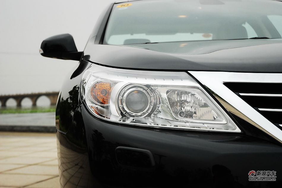 雷诺纬度外观实拍