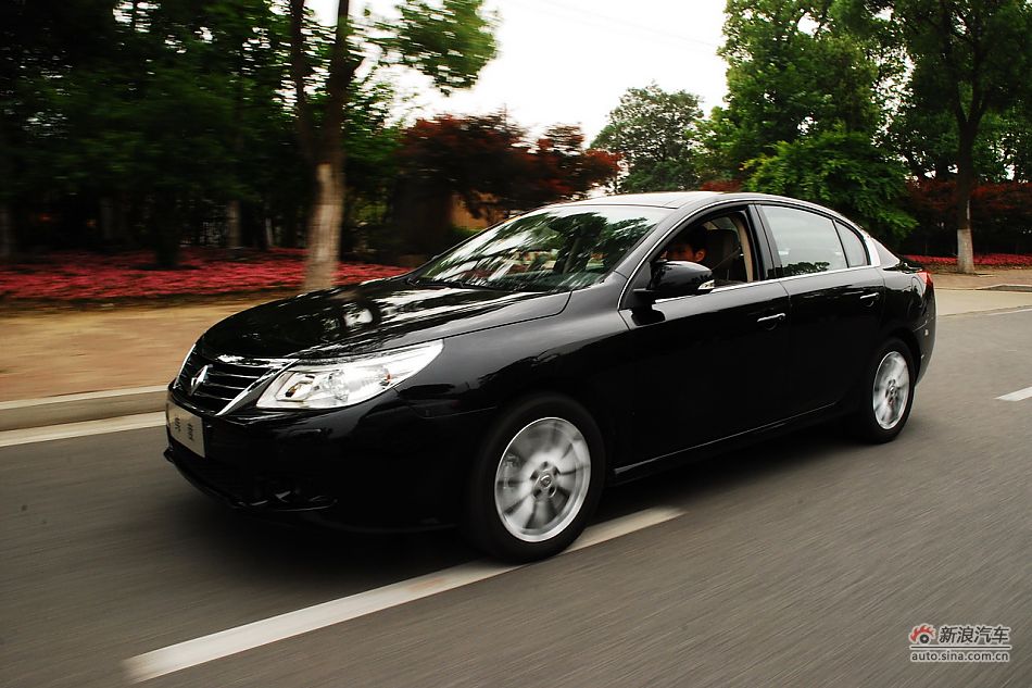 雷诺纬度试车实拍