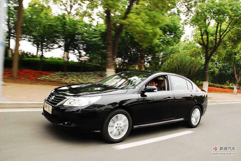 雷诺纬度试车实拍