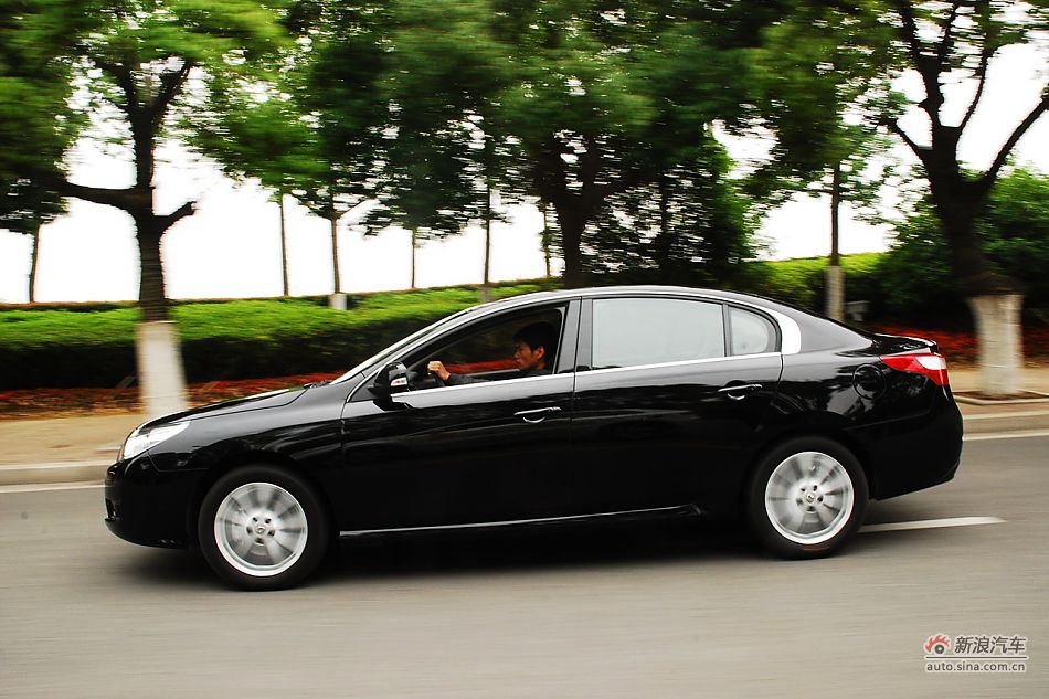 雷诺纬度试车实拍