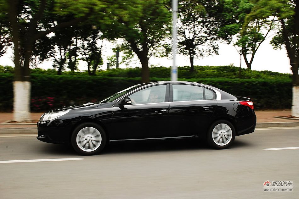 雷诺纬度试车实拍