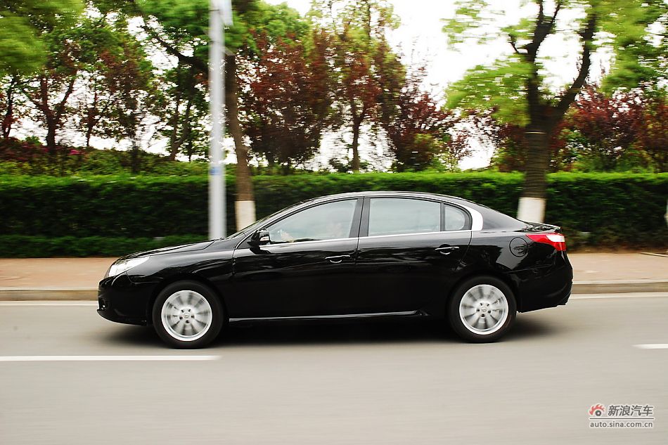 雷诺纬度试车实拍