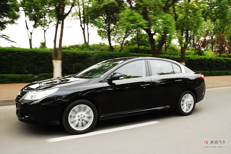 雷诺纬度试车实拍