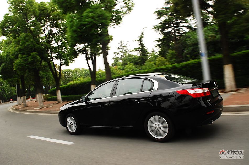 雷诺纬度试车实拍