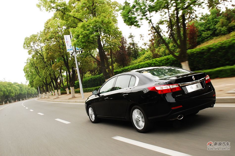 雷诺纬度试车实拍
