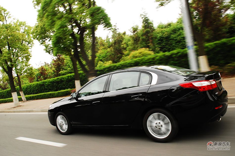 雷诺纬度试车实拍