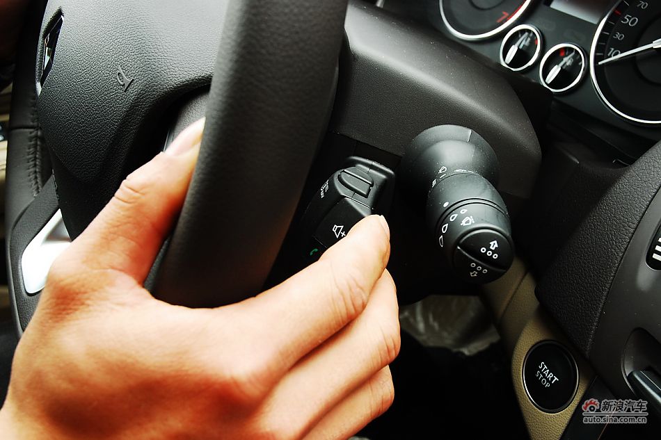 雷诺纬度试车实拍