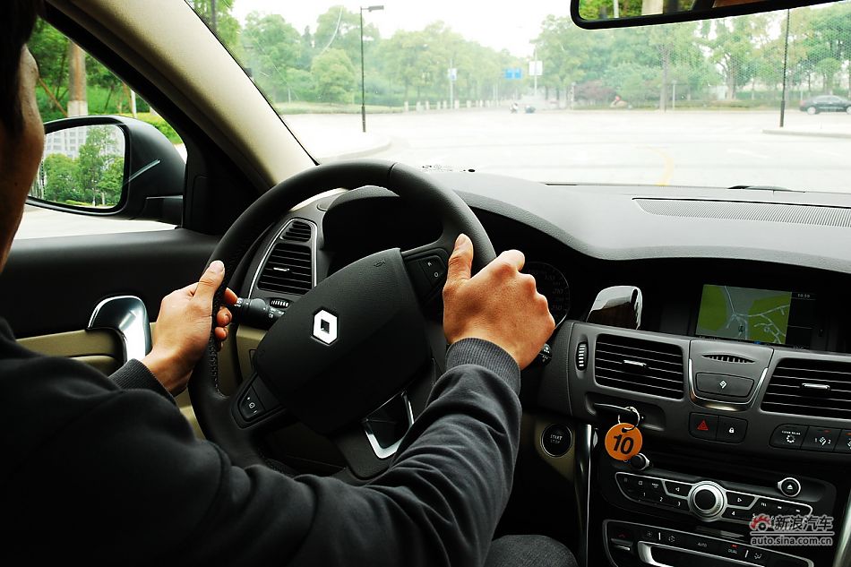 雷诺纬度试车实拍